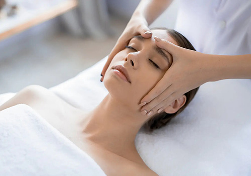 Массаж лица и головы в Москве