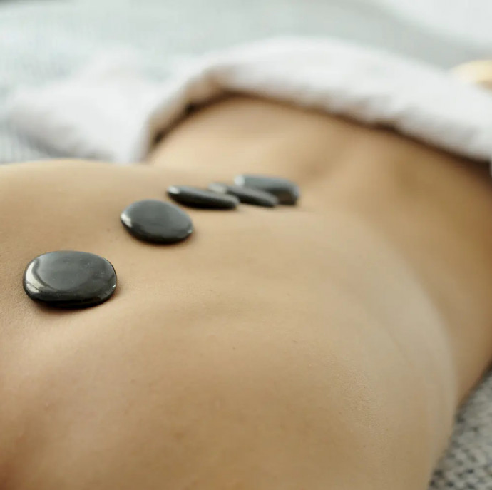 Массаж горячими камнями в Москве