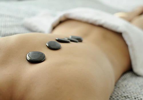 Массаж горячими камнями в Москве