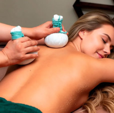 Массаж травяными мешочками в Москве