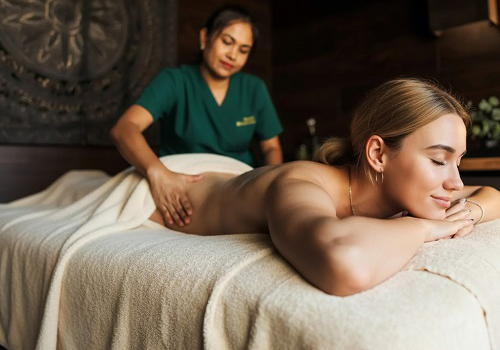 Расслабляющий массаж с маслом в Москве
