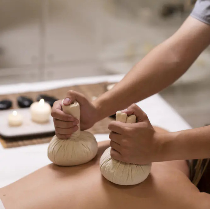 Массаж травяными мешочками Целебная нирвана в Москве