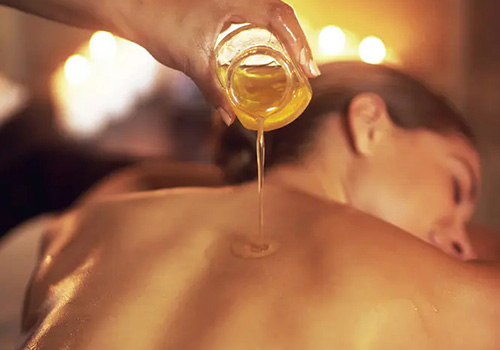 Массаж спины с маслом в Москве
