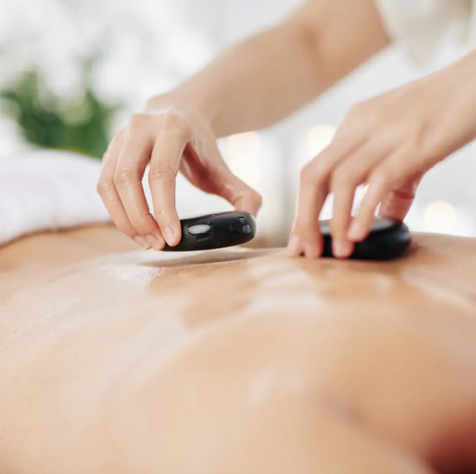 Массаж горячими камнями Стоунтерапия в Москве