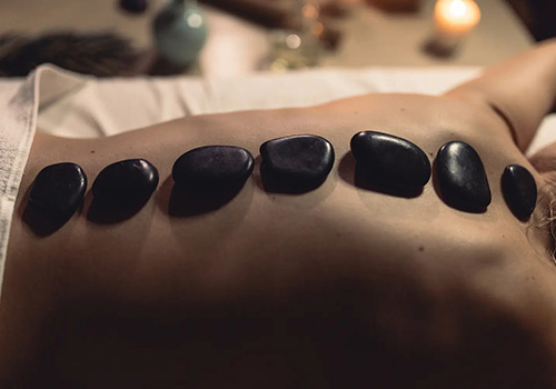 Массаж горячими камнями Стоунтерапия в Москве