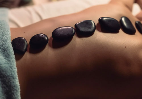 Массаж горячими камнями Стоунтерапия в Москве