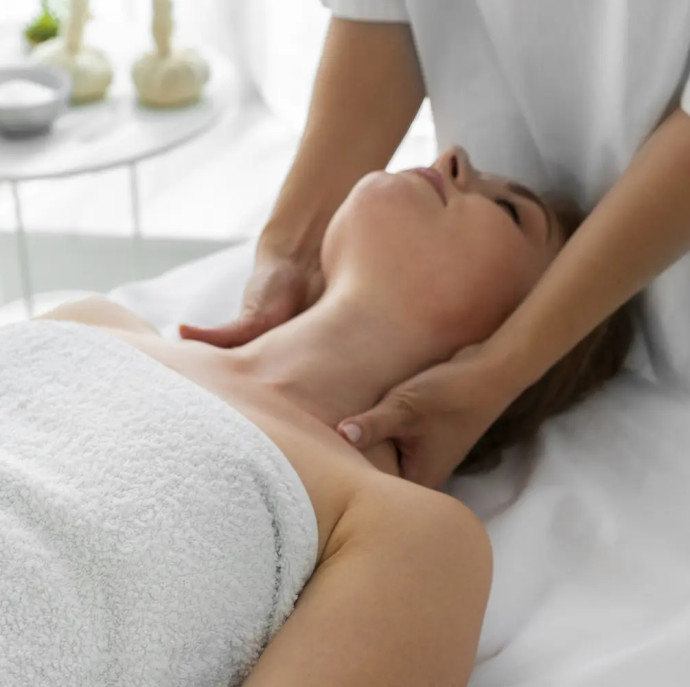 Массаж спины и шейно воротниковой зоны в Москве