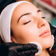 Комбинированная чистка лица в Москве