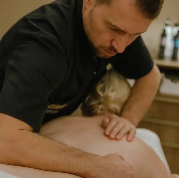 Лечебный массаж спины и шеи в Москве