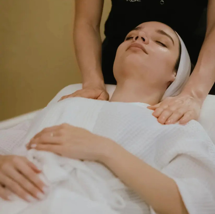 Лечебный массаж спины и шеи в Москве