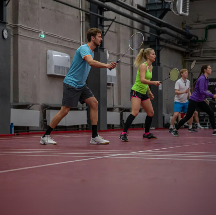 Игра в бадминтон в Москве