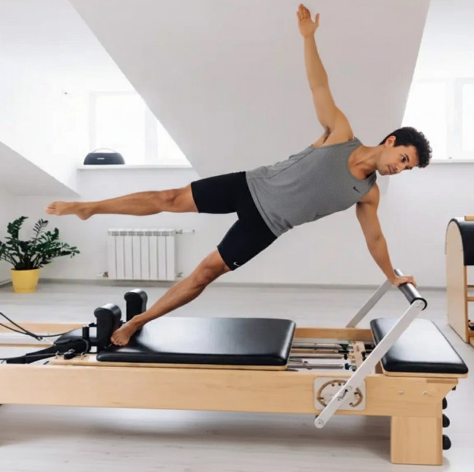 Тренировка по пилатесу в составе мини группы в Москве