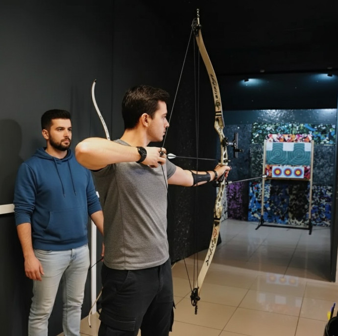 Стрельба из страйкбольных пистолетов автоматов и лука в Москве