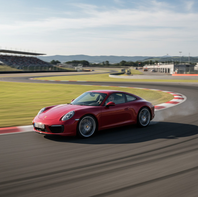 Заезд на Porsche 911 Carrera 4s в Москве
