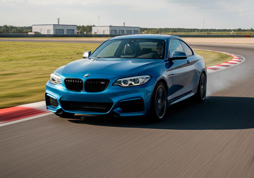 Заезд на спорткаре BMW M240 на гоночном треке в Москве