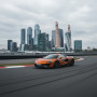 Заезд на спорткаре McLaren 570S на гоночном треке в Москве