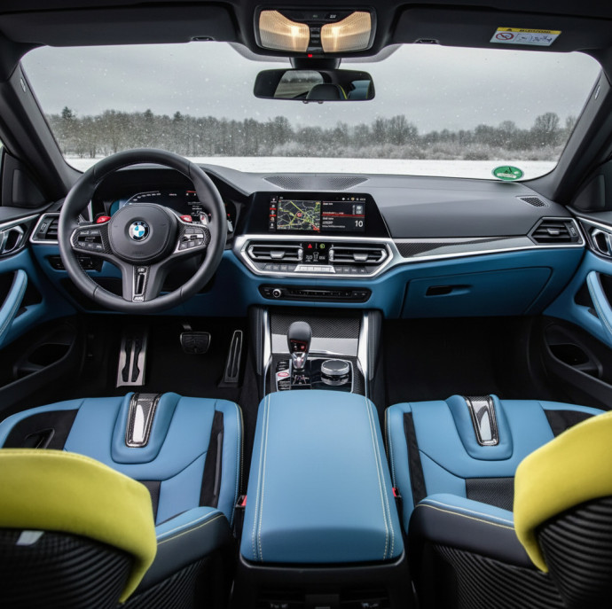 Заезд на спорткаре BMW M4 G82 на гоночном треке в Москве