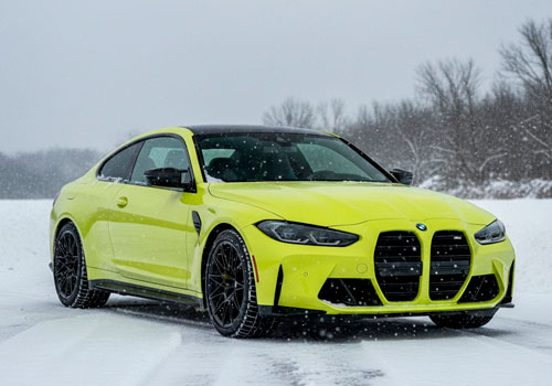 Заезд на спорткаре BMW M4 G82 на гоночном треке в Москве