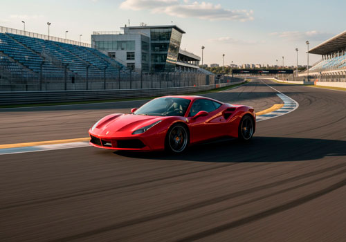 Заезд на спорткаре Ferrari 488 GTB на гоночном треке в Москве