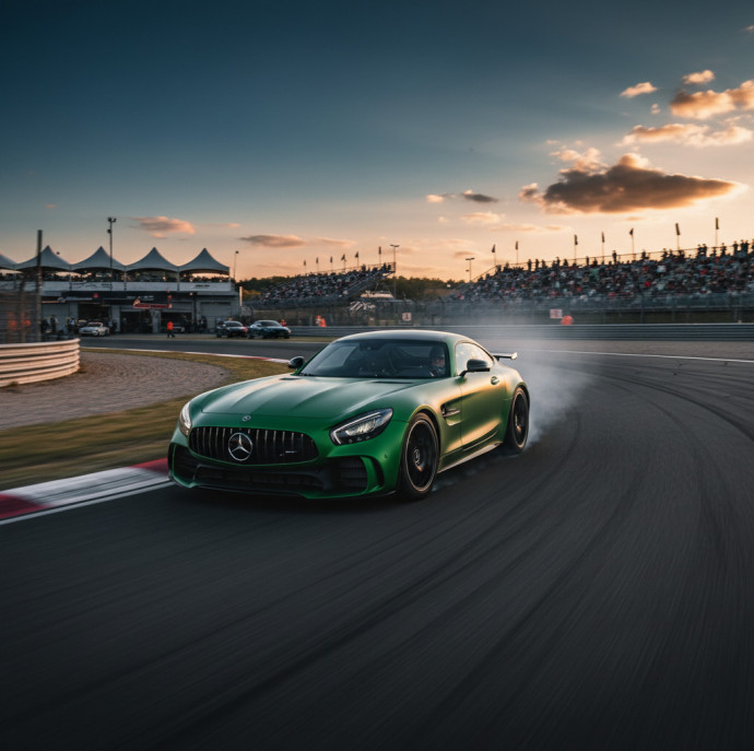 Заезд на автомобиле Mercedes-Benz AMG GT R в Москве