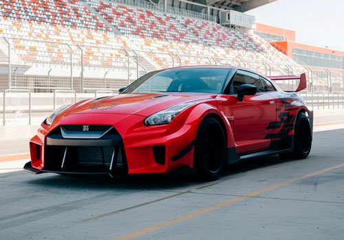 Заезд на автомобиле Nissan GTR R-35 в Москве