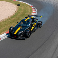 Заезд на спорткаре Ariel Atom на гоночном треке в Москве