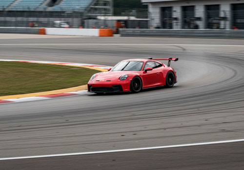 Заезд на автомобиле Porsche 911 GT3 в Москве