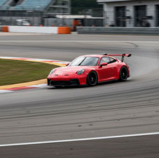 Заезд на автомобиле Porsche 911 GT3 в Москве