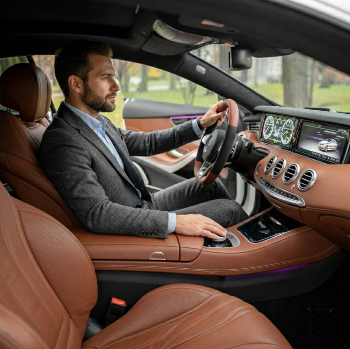 Аренда автомобиля Mercedes S63 coupe AMG в Москве