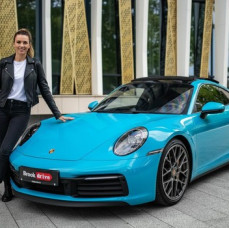 Аренда автомобиля Porsche 911 Carrera 4S в Москве