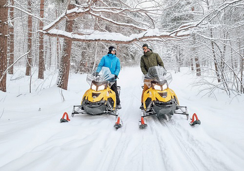 Катание на канадских снегоходах в Москве