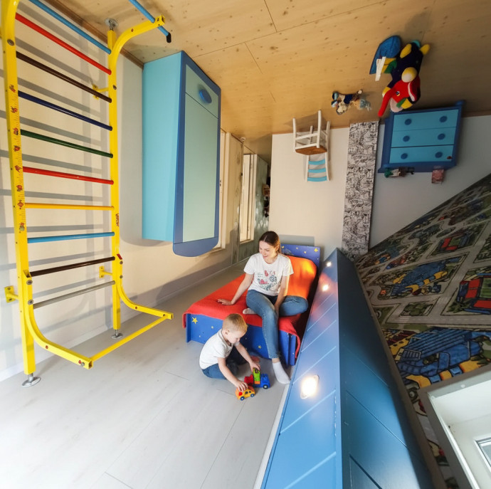 Ночь в перевернутом доме в Москве