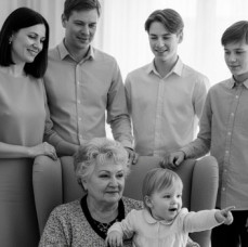 Семейная фотосессия в фотостудии в Санкт-Петербурге