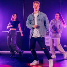 Занятия по танцевальному стилю HIP HOP в Санкт-Петербурге