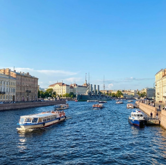 Практичная ночная экскурсия по Петербургу: разведение мостов, теплоходная прогулка в Санкт-Петербурге
