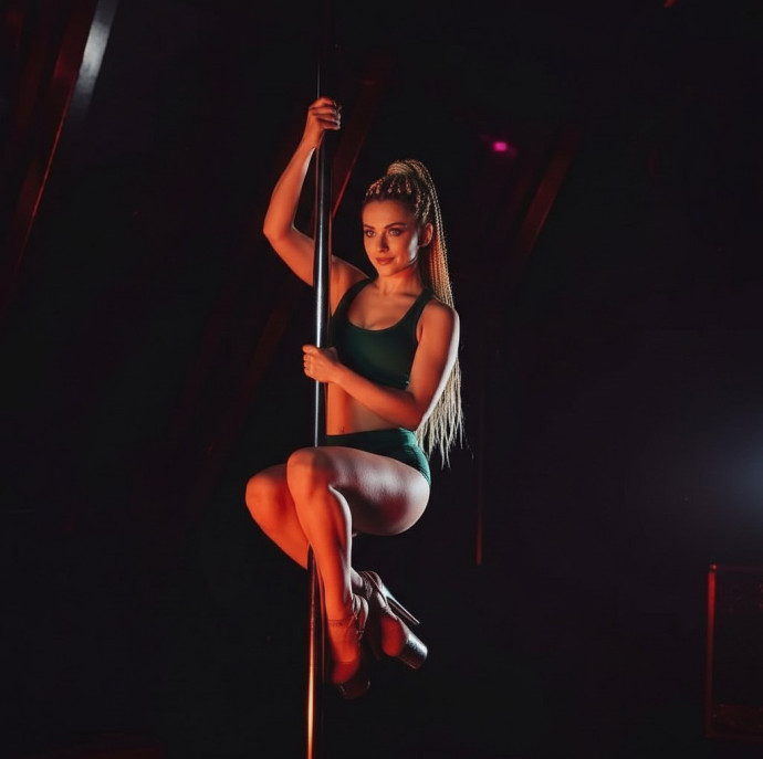 Танец с пилоном Еxotic pole dance в Санкт-Петербурге